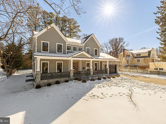 3rd image of 10105 Summit Ave