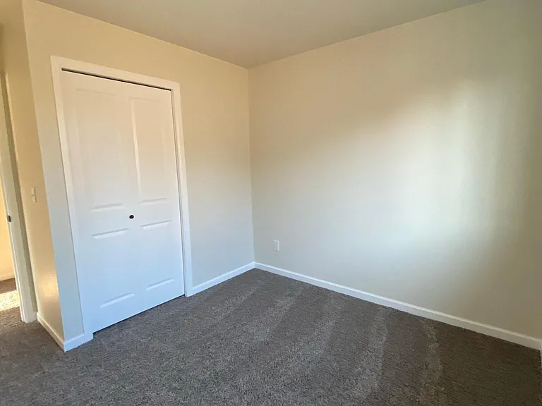 206 Eldredge Ave SW #1 — Photo 3