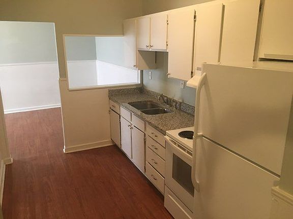 5th image of 804 E Bolton St