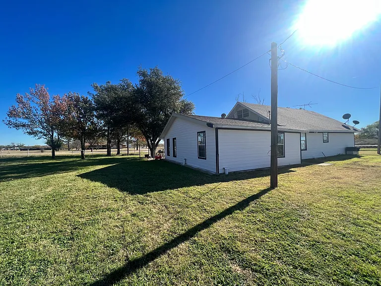 884 FM 3329 — Photo 5