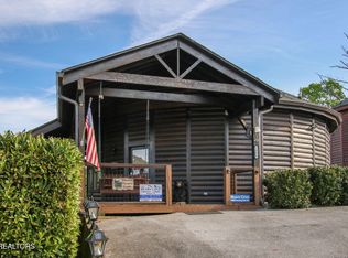 1086 Towering Oaks Dr, Sevierville, TN 37876