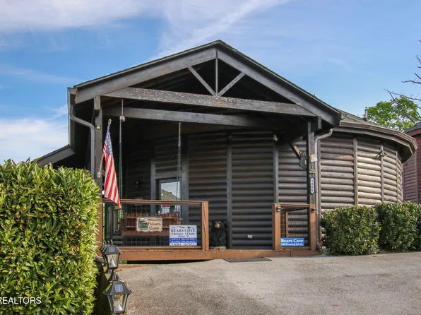 1086 Towering Oaks Dr, Sevierville, TN 37876