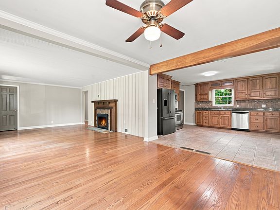 5th image of 8131 Englewood Rd