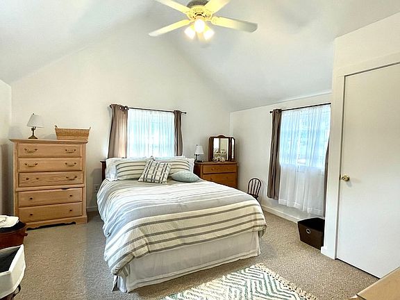 5th image of 2 Sunshine Ct