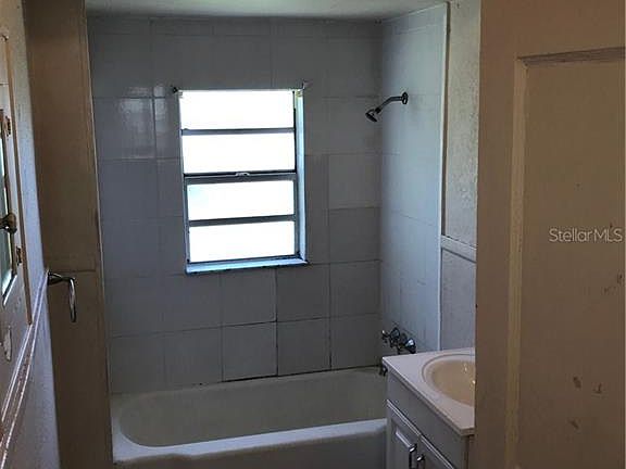 5th image of 1104 Gilmore Ave