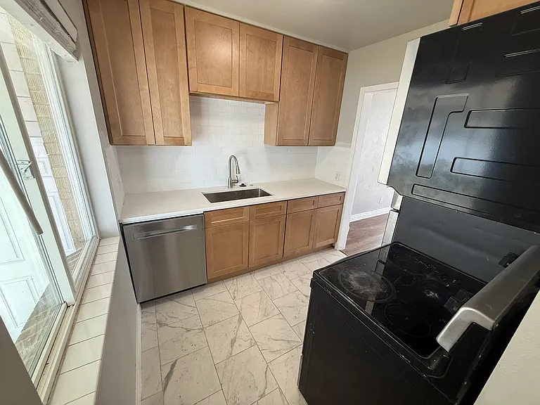 1372 W Glenrose Dr — Photo 9