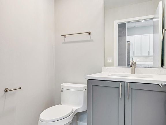2nd image of 737 W Washington Blvd APT 905