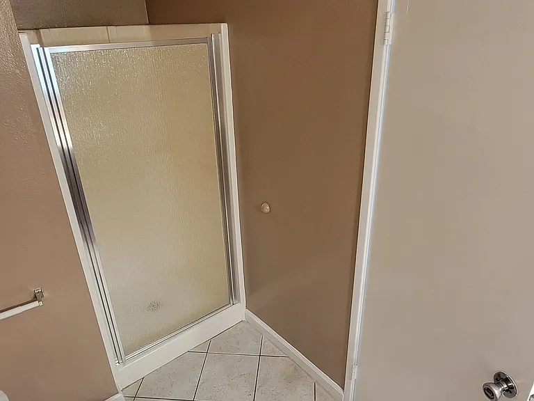 Master bathroom Pic 2