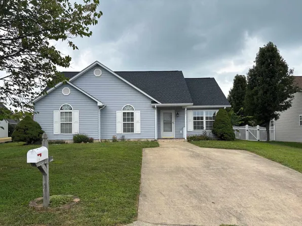 201 Chantilly Dr, Waynesboro, VA 22980