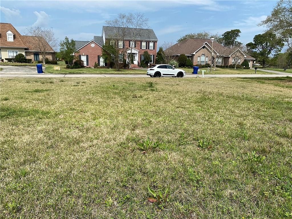 7 La Quinta Dr