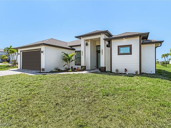 3rd image of 852 NE 6th Place Cpe