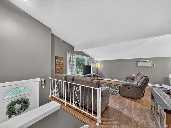 2nd image of 18 Pine Ridge Drive