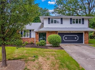 5595 Lansbury Ln, Lyndhurst, OH 44124