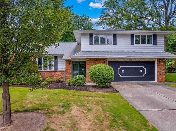 5595 Lansbury Ln, Lyndhurst, OH 44124