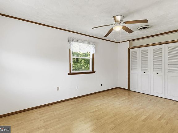 5th image of 2411 Poplar Rd
