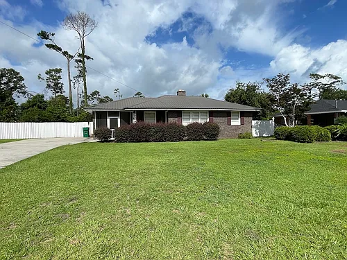 2208 White Oak Dr Photo 1