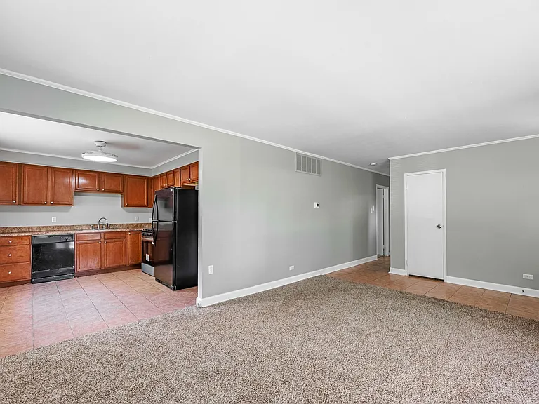 277 Somonauk St — Photo 7