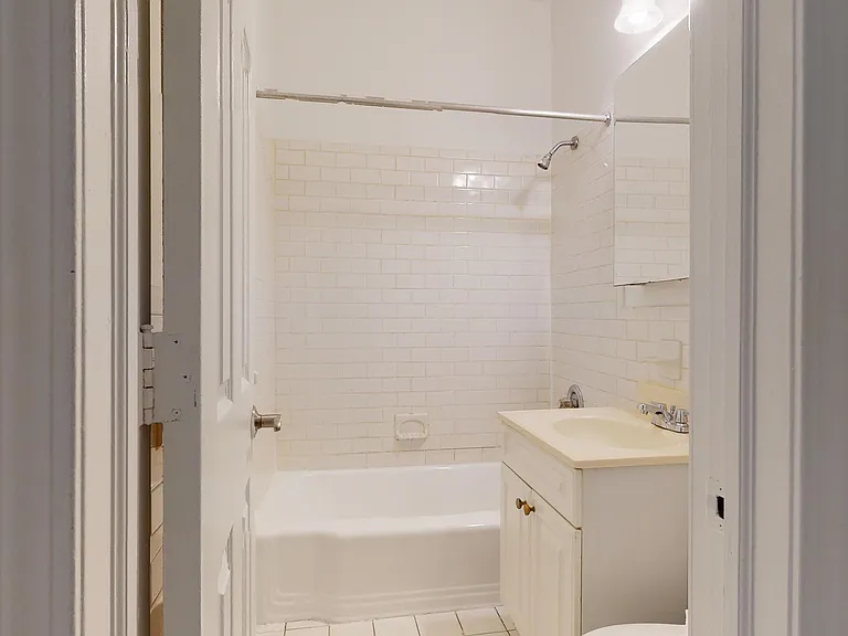 711 2nd Ave #1C — Photo 10