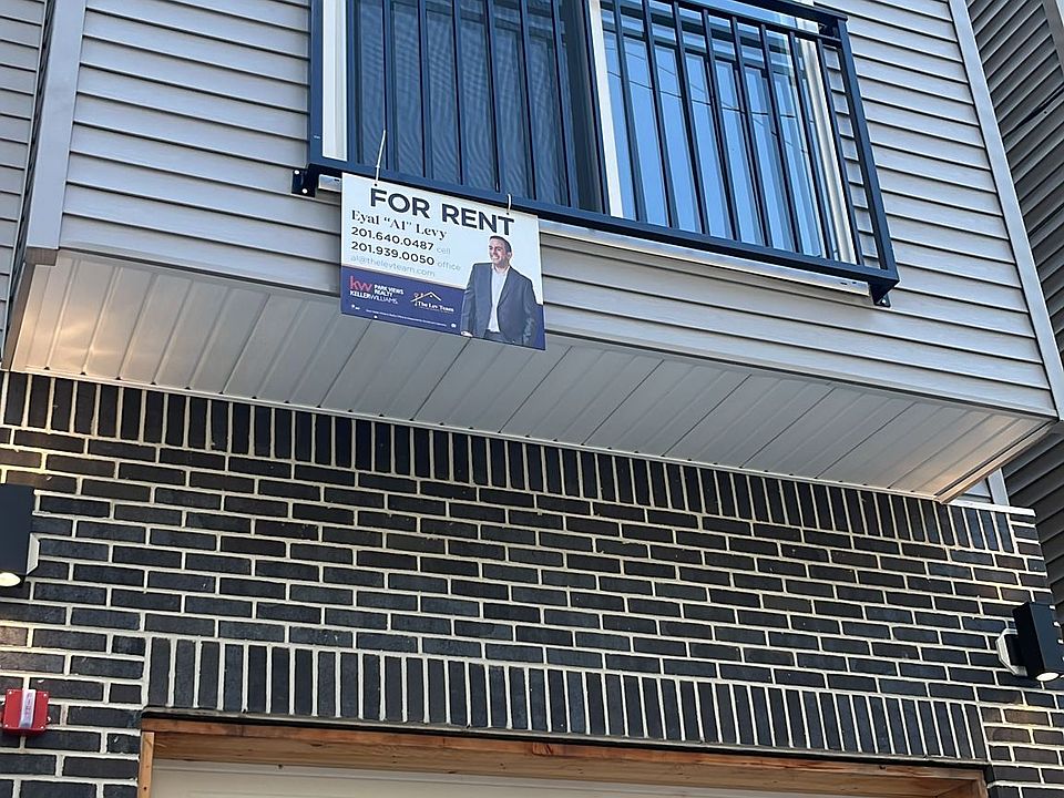 1st image of 314-316 W Runyon St #1