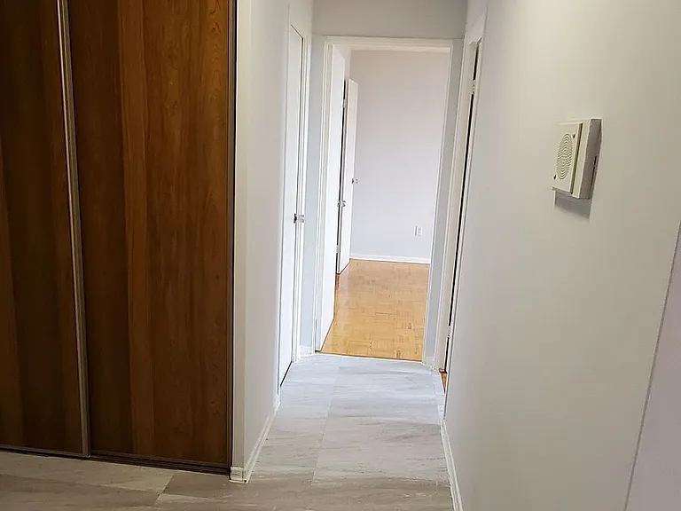 20 Edgecliff Golfway #1202 — Photo 12