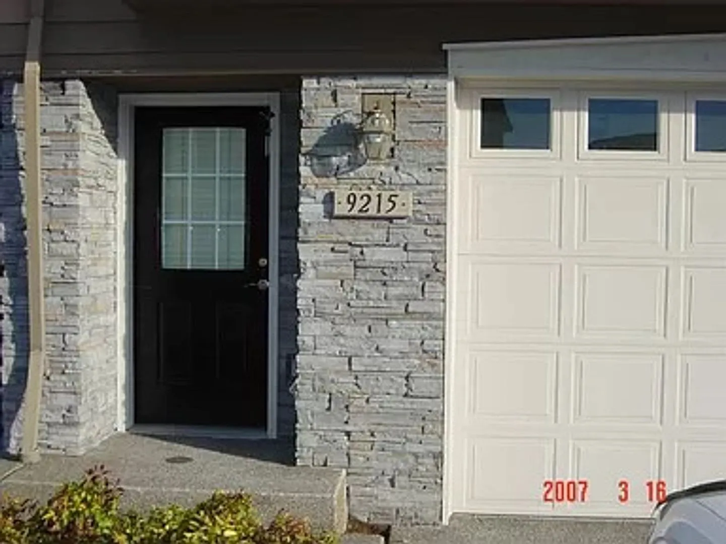 9215 Sw Sweek Drive - Move-In Special 1/2 Off First Month's Rent! Exceptional Townhome — Photo 3