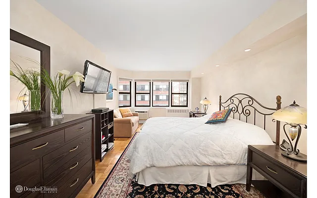Sold by Douglas Elliman | media 7