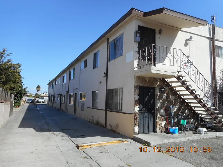 1523 Plaza Del Amo — Photo 9