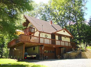 28 Crescent Dr, Hawley, PA 18428