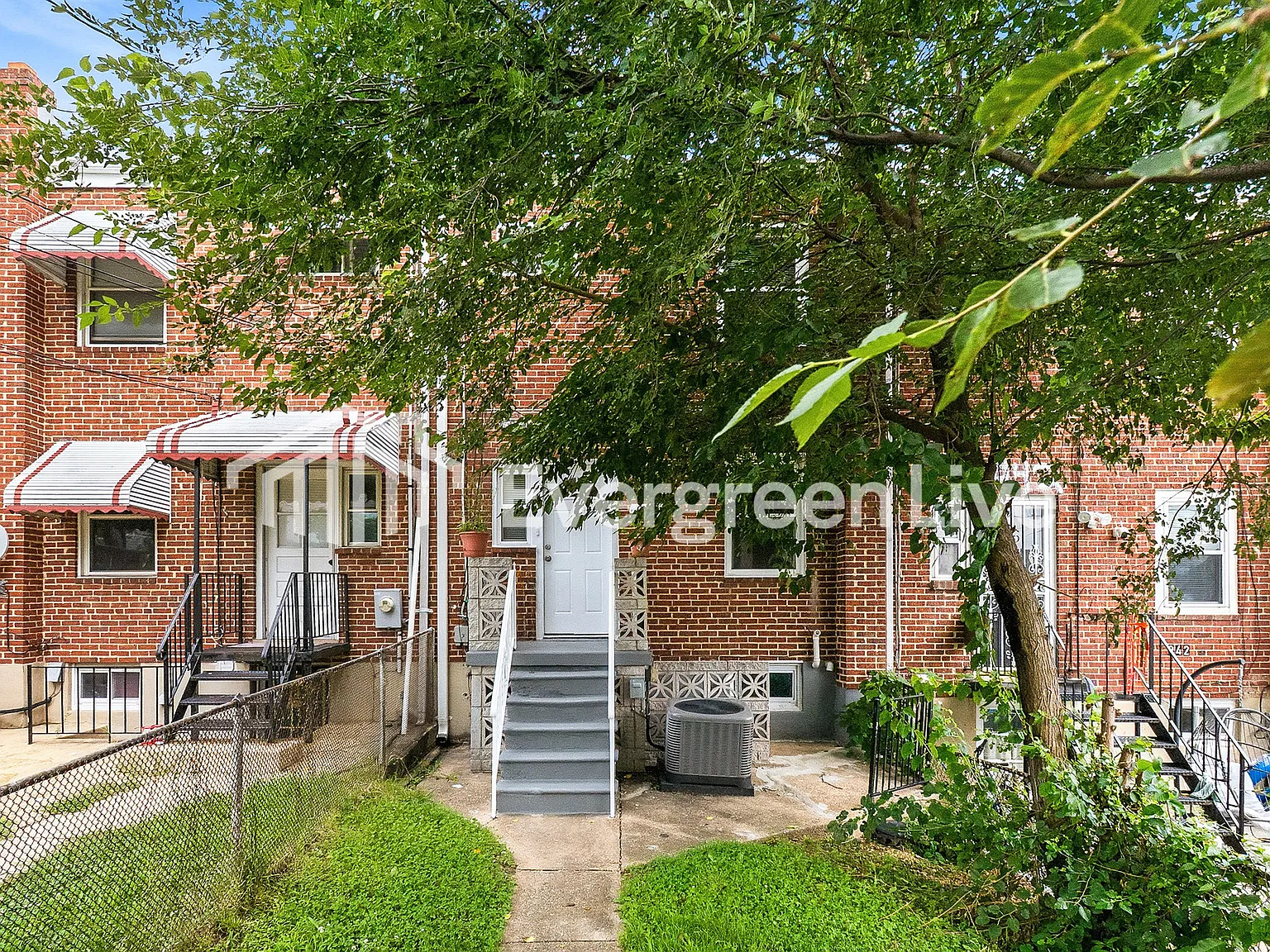 3 bed, 1.0 bath, 1024 sqft, $1,645 — Photo 3
