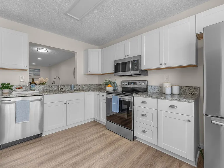 5036 Glenwood Way — Photo 8