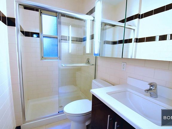 5th image of 10 W 74th St APT 1H