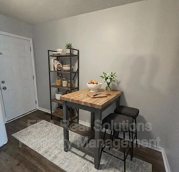 1706 Carstare Dr — Photo 3