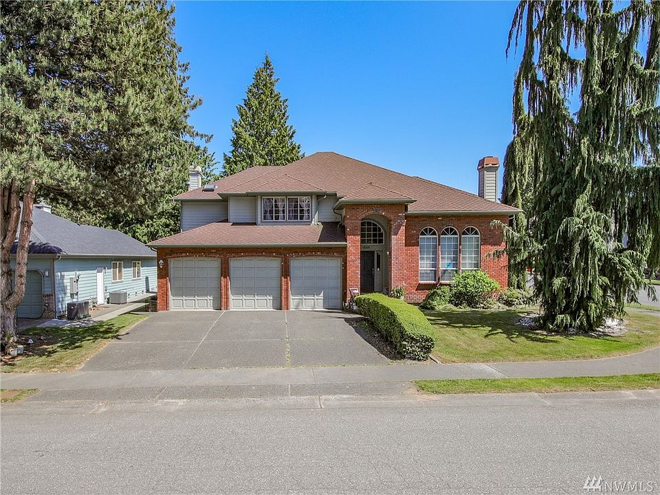 1st image of 18215 Woodbine Dr