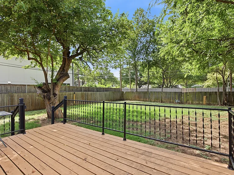 3884 Van Ness Ln — Photo 24