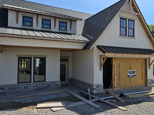 802 Country Club Ct, Johnson City, TN 37601