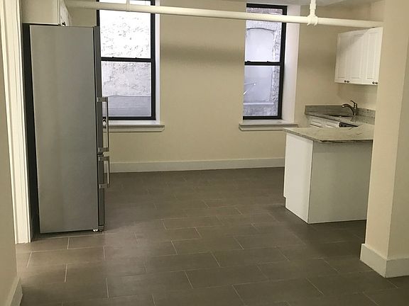 2nd image of 880 Saint Nicholas Ave #B1