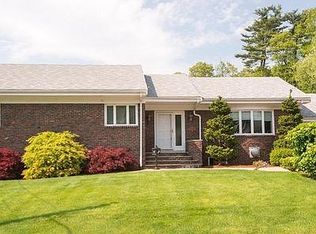 9 Pine Ridge Rd, Stoneham, MA 02180
