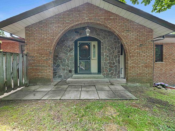 3rd image of 61 Oakridge Rd S