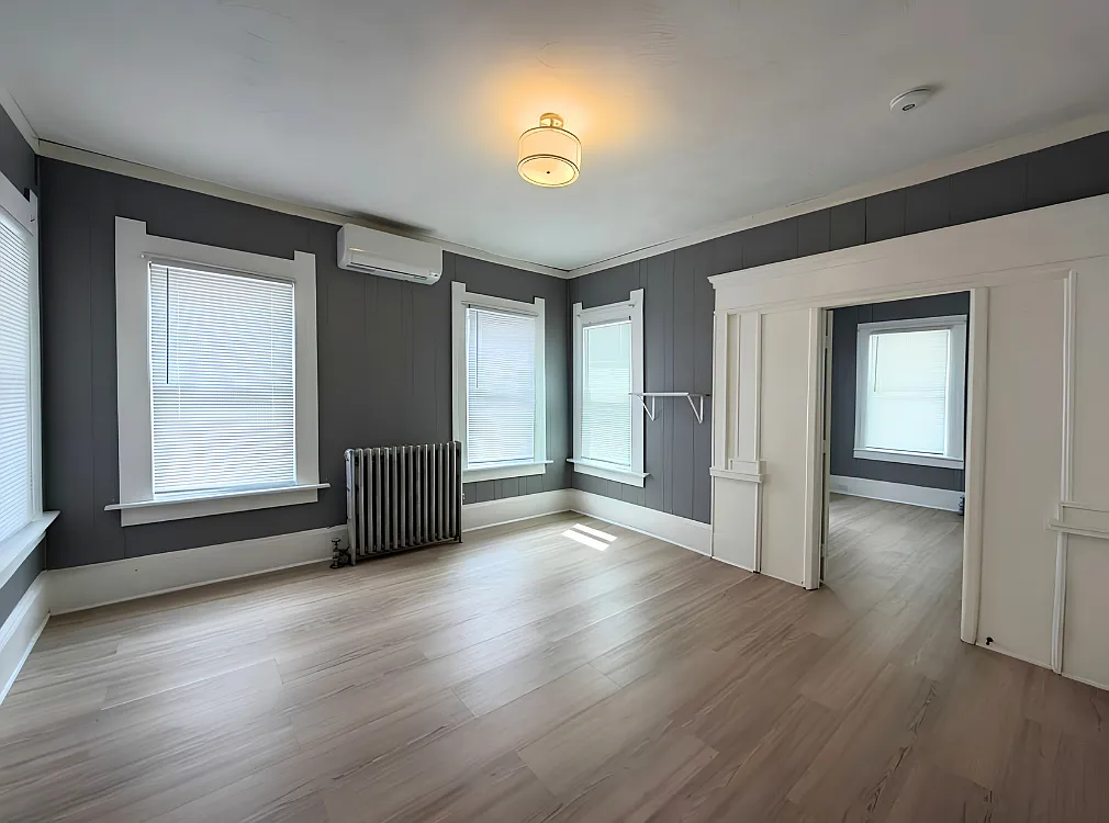 3 bed, 1.0 bath, $2,400 — Photo 2