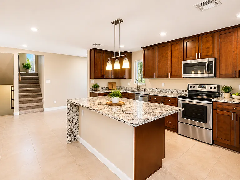 1737 E Manhatton Dr — Photo 5