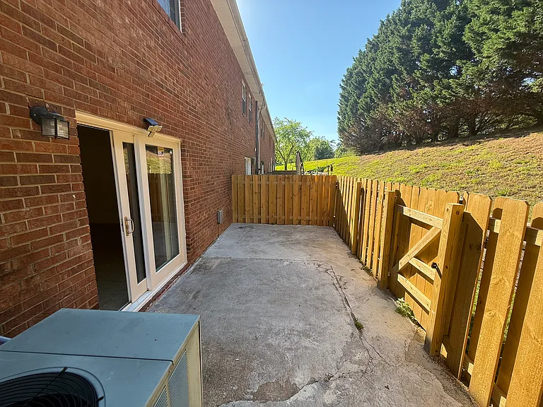 2235 Shadow Valley Rd #E — Photo 10