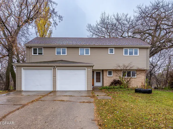 605 N Summit Ave, Crookston, MN 56716