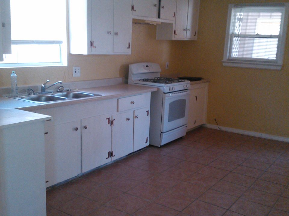 1st image of 900 Walter St