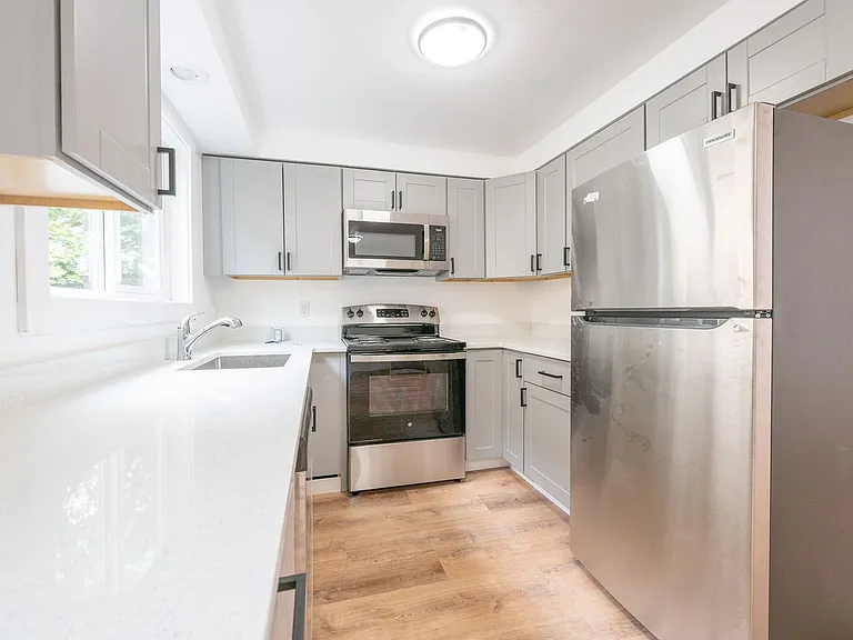 272-288 S Knott St — Photo 1