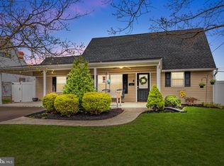 118 Plumtree Rd, Levittown, PA 19056