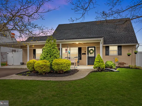118 Plumtree Rd, Levittown, PA 19056