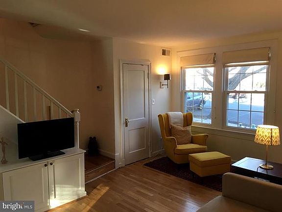 5th image of 1400 S Edgewood St APT 528