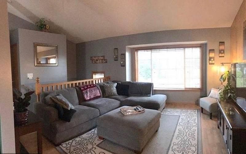 2nd image of 1335 Hunter Hill Dr