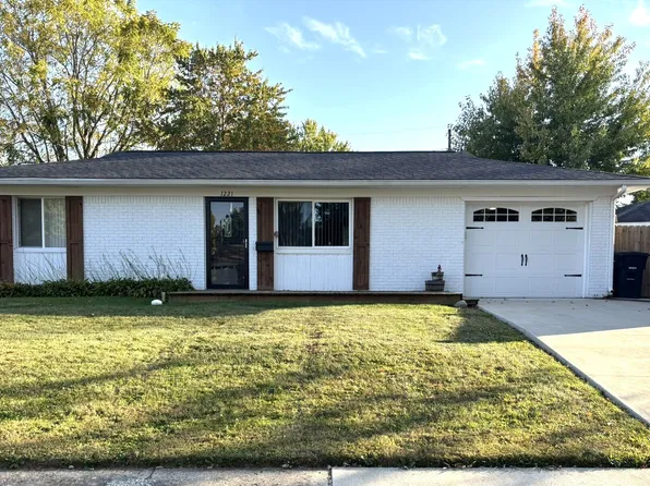 1221 Elk Ln, Elwood, IN 46036