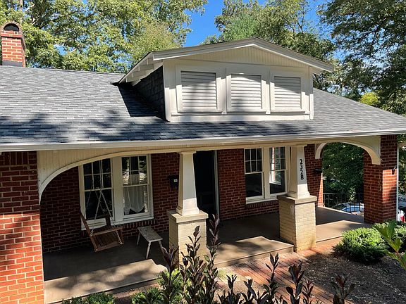 charming craftsman in desirable neighborhood